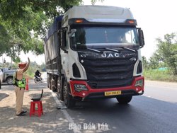 Mạnh tay xử lý xe quá khổ, quá tải