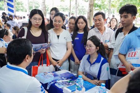 Tuyển sinh đại học 2026: Đầu vào ngành trí tuệ nhân tạo đạt mức điểm tuyệt đối