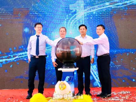 Khánh thành Tổ hợp 4 nhà máy điện gió tổng công suất 200 MW