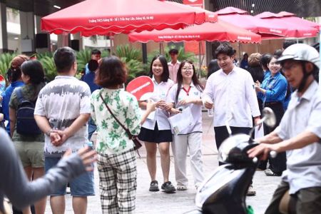 Nhiều ngành hot lấy điểm chuẩn chỉ bằng mức điểm sàn quy định
