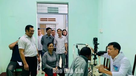 Xã Pơng Drang khám sức khỏe định kỳ cho đối tượng ưu tiên