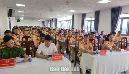 Tập huấn kỹ năng lái xe an toàn cho 300 cán bộ, công chức, viên chức