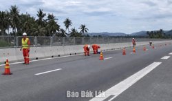 Khẩn trương dọn vật sắc nhọn trên cao tốc Bắc - Nam