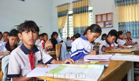 Năm học 2026 – 2027: Có 5 nhóm học sinh được mượn sách giáo khoa