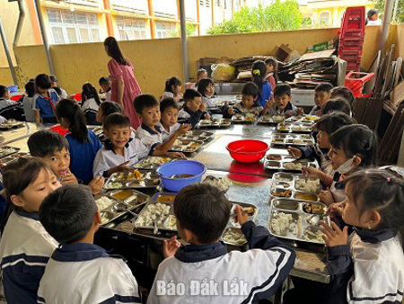 Triển khai Chương trình Bữa ăn dinh dưỡng học đường tại Đắk Lắk