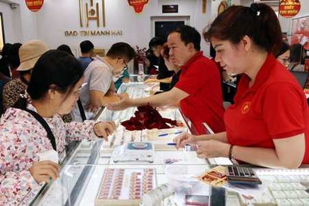 Cập nhật giá vàng sáng 8/8/2026: SJC, nhẫn trơn 9999 BTMC DOJI Phú Quý thứ Bảy