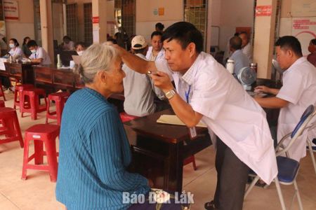 Xã Ea Súp khám sức khỏe miễn phí cho người dân