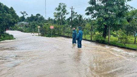 Chủ động ứng phó với mưa lớn, bảo đảm an toàn tại các điểm ngập cục bộ
