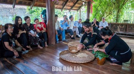 Tạo sinh kế bền vững từ du lịch cộng đồng