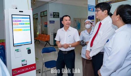 Xã Sơn Hòa lần đầu đưa vào sử dụng kiosk y tế thông minh