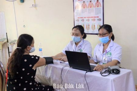 Chăm sóc sức khỏe nhân dân toàn diện, lâu dài