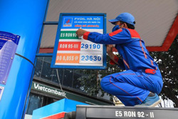 Lùi lịch điều chỉnh giá xăng dầu ra sau Tết Nguyên đán