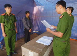Gã đàn ông thù dai, lấy súng bắn thẳng vào người nạn nhân