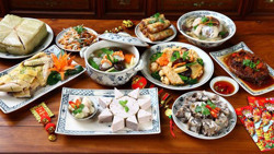 Chế độ ăn phù hợp để tránh ngộ độc, tăng cân trong dịp Tết