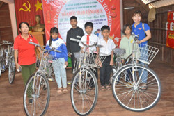 Mang Tết đến với muôn nhà