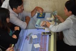Giá vàng hôm nay 11-10: Vàng thế giới biến động khó lường