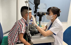 Coi chừng hỏng mắt vì chữa theo mẹo dân gian