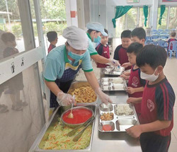 Sát sao với bữa ăn bán trú