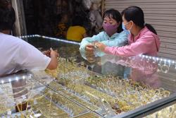 Giá vàng hôm nay 6-10: Nhiều quốc gia thu gom, vàng thế giới vẫn giảm
