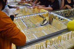 Giá vàng hôm nay 7-10: Vàng thế giới tăng dữ dội