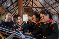 Người đưa nét đẹp thổ cẩm vươn xa