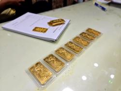 Giá vàng trong nước "bốc hơi" nửa triệu đồng