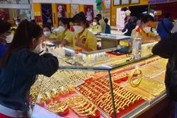Giá vàng SJC rơi thẳng đứng, mua vào còn 71 triệu đồng/lượng