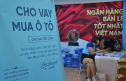 Chật vật thu hồi nợ vay tiêu dùng