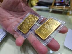 Giá vàng SJC bất ngờ biến động trái chiều
