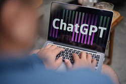 Bùng nổ chatbot, mừng hay lo?