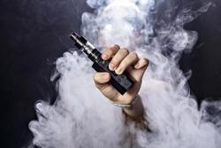 Nhập viện vì thuốc lá điện tử: Lo ngại ma túy ‘núp bóng’ xâm nhập trường học