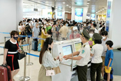 Thí điểm xác thực hành khách làm thủ tục bay bằng CCCD gắn chip