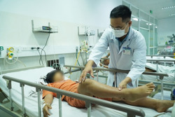 Dấu hiệu nhận biết sớm bị ngộ độc botulinum
