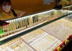 Giá vàng hôm nay 26-5: Bị bán 96 tấn, vàng giảm sốc