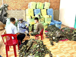Đến lượt Đắk Lắk phát hiện hơn 1.200 bộ quần áo rằn ri là hàng lậu