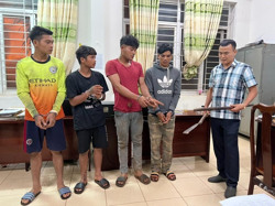 Bắt giữ 4 thanh niên ra đường đập phá xe khách để... giải khuây