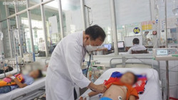 Cần lưu ý gì khi trẻ bị hóc hạt chôm chôm