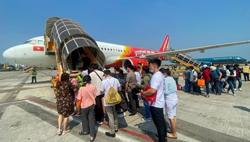 Sẽ cân nhắc bỏ trần giá vé máy bay