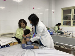 Trẻ mắc tay chân miệng: Nguy cơ biến chứng viêm não