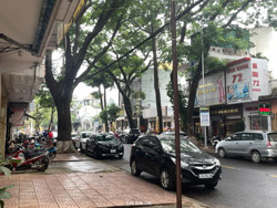 Chỗ đỗ xe ô tô - chuyện "nhỏ" mà không "nhỏ"