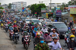 Đâu dễ kiểm soát khí thải hơn 70 triệu xe máy!