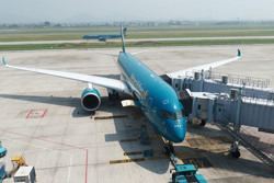 Bão số 1 đổ bộ, hàng không dừng tiếp nhận máy bay đi, đến ba sân bay miền Bắc