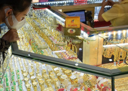 Giá vàng hôm nay 25-7: Giảm do đồng USD tăng giá mạnh