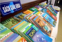 Giá sách giáo khoa thấp hay cao?