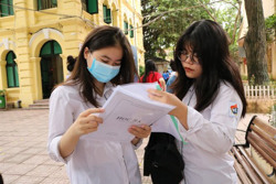 Điểm chuẩn dự báo tăng, thí sinh 'nín thở' chờ kết quả