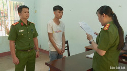 Bắt tạm giam đối tượng dùng dao đâm người khác trọng thương
