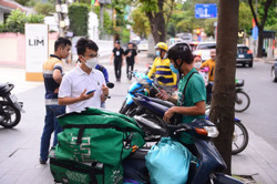 Phí vận chuyển hàng online trong nước "đắt đỏ"
