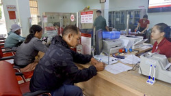 Nhiều ngân hàng hai lần giảm lãi suất huy động trong một tháng