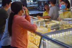 Giá vàng hôm nay 16-9: Vàng SJC lại hướng lên 69 triệu đồng/lượng