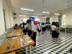 Học sinh kiệt sức vì bài tập về nhà